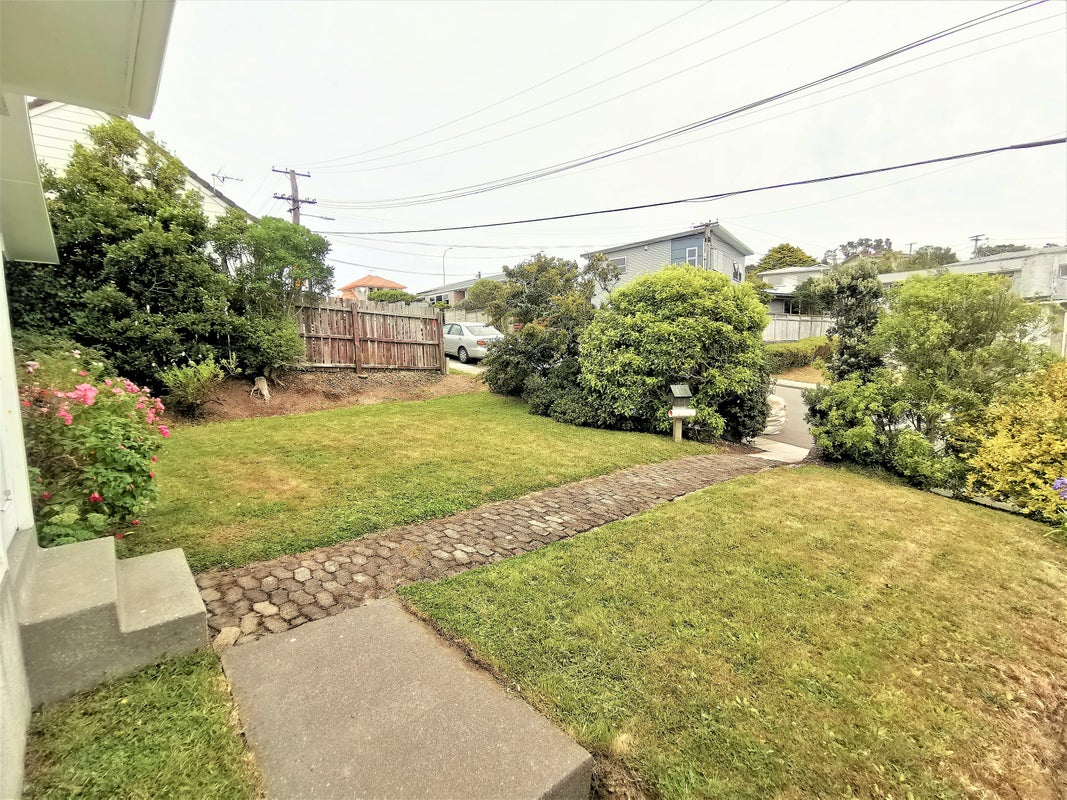 99 Beazley Avenue, Paparangi, Wellington - Carousel 2