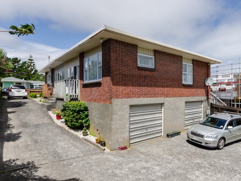31B Oswald Crescent, Paparangi, Wellington - Carousel 1
