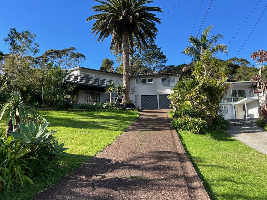 49 Woodfern Crescent, Titirangi, Auckland - Carousel 1