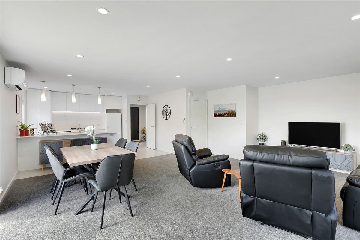 4 Naureen Palmer Grove, Aotea, Porirua - Carousel 2