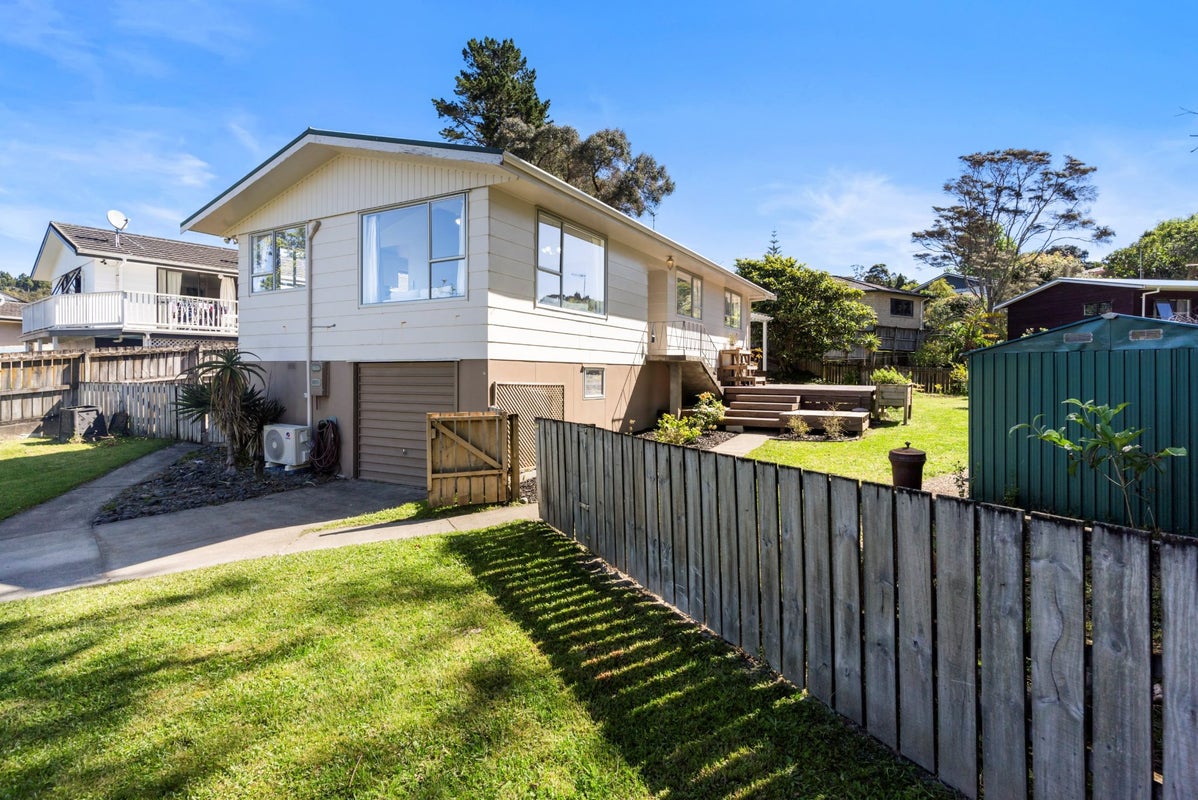 20 Pitcher Place, Glen Eden, Auckland - Carousel 2