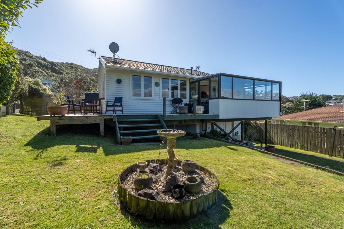 62 Franklyn Road, Tawa, Wellington - Carousel 2