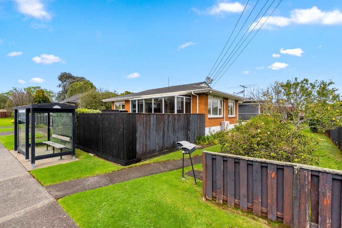 1/4 Waterloo Road, Milford, Auckland - Carousel 1