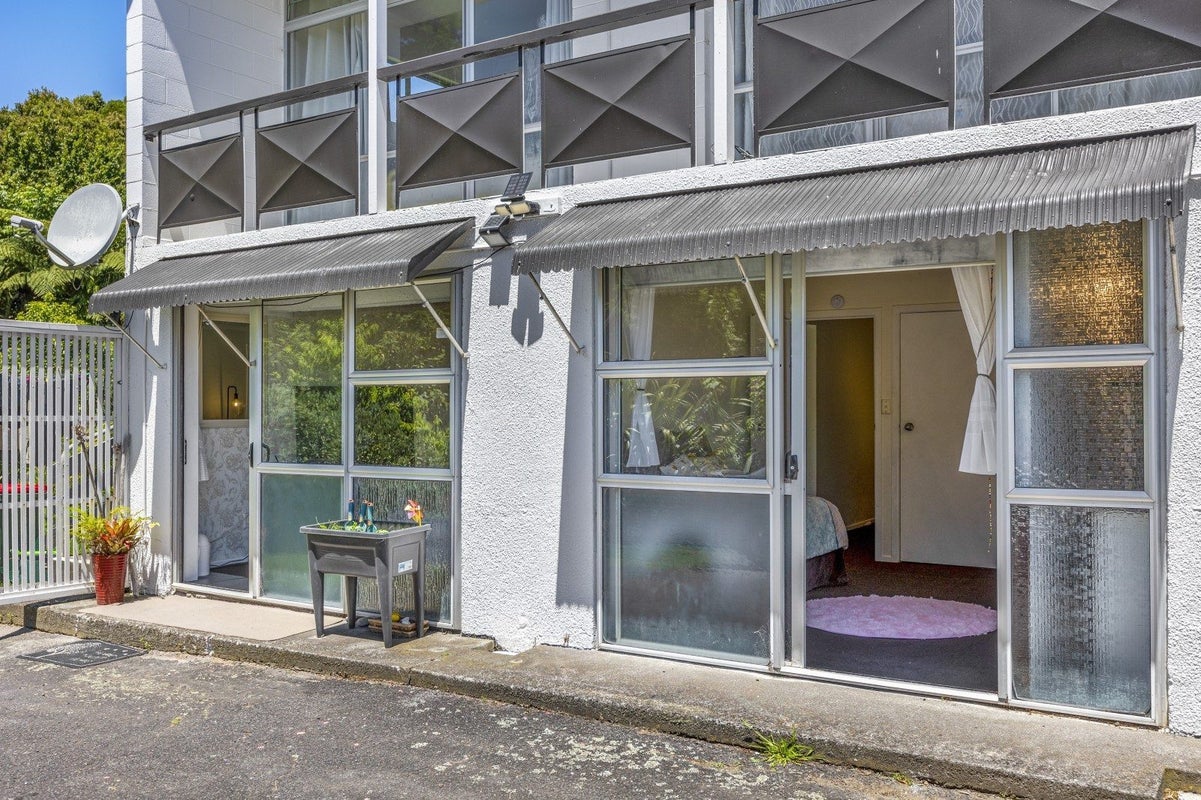 16/75 Carrington Street, Lower Vogeltown, New Plymouth - Carousel 1