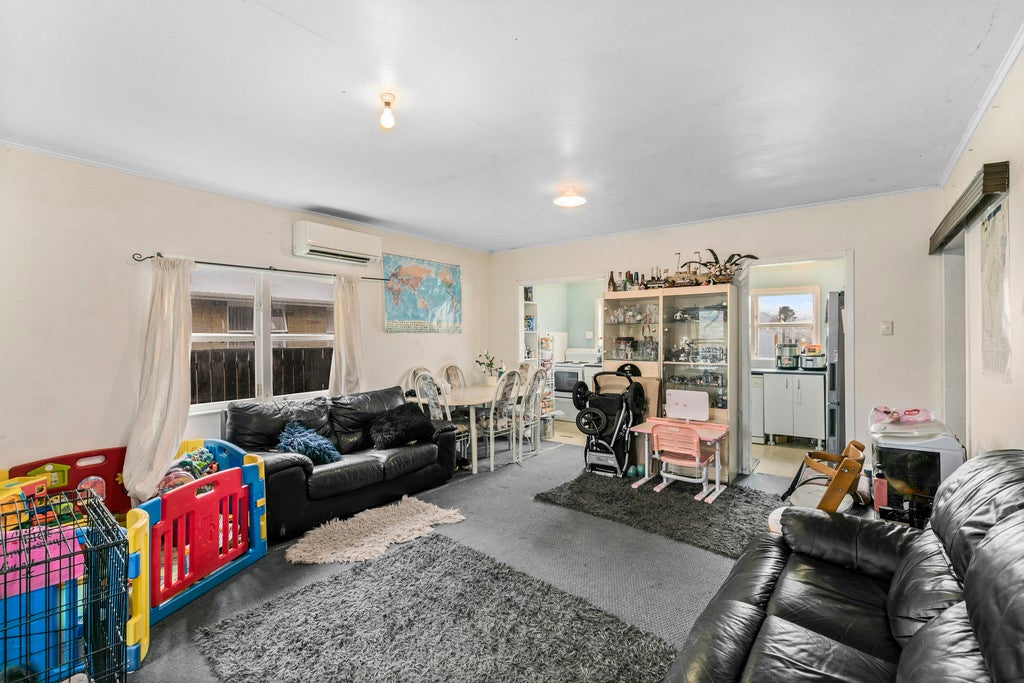 30 Parkway, Wainuiomata, Lower Hutt - Carousel 2