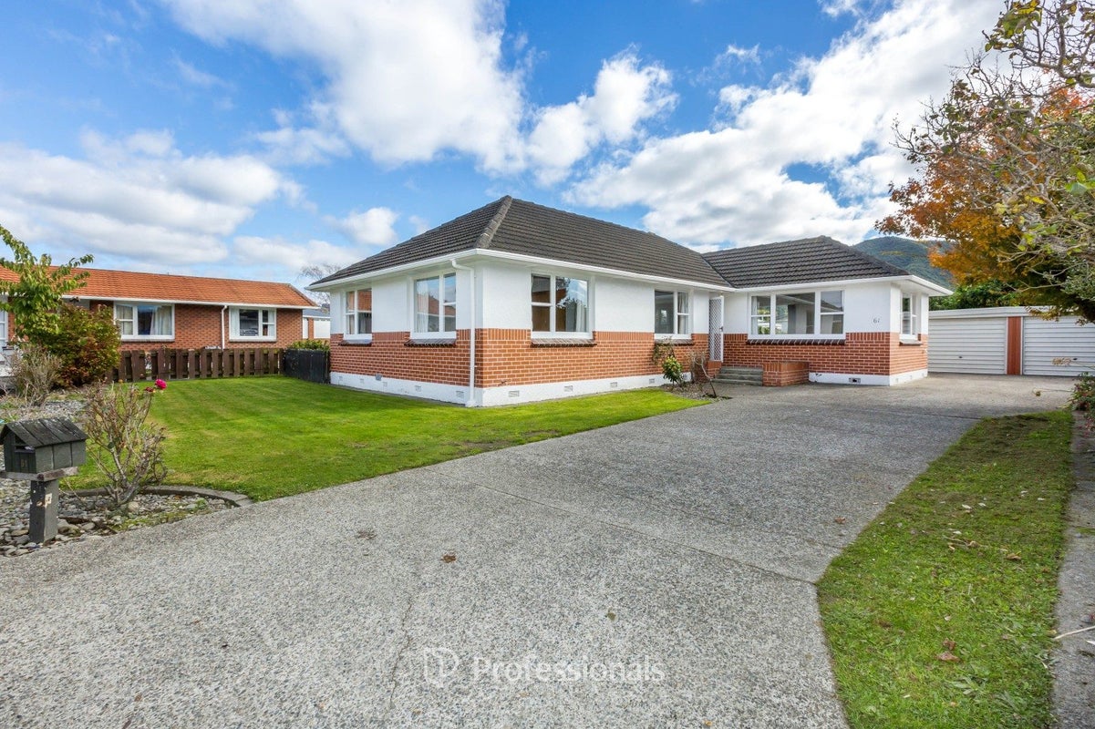 61 Kashmir Avenue, Clouston Park, Upper Hutt - Carousel 1