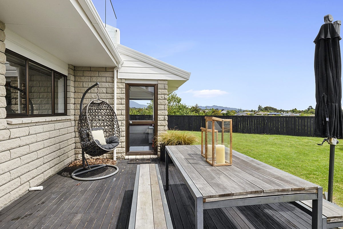 13 Tamati Place, Merrilands, New Plymouth - Carousel 1