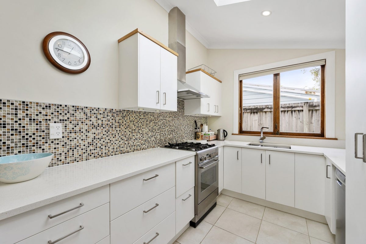 7 Danube Street, Island Bay, Wellington - Carousel 2