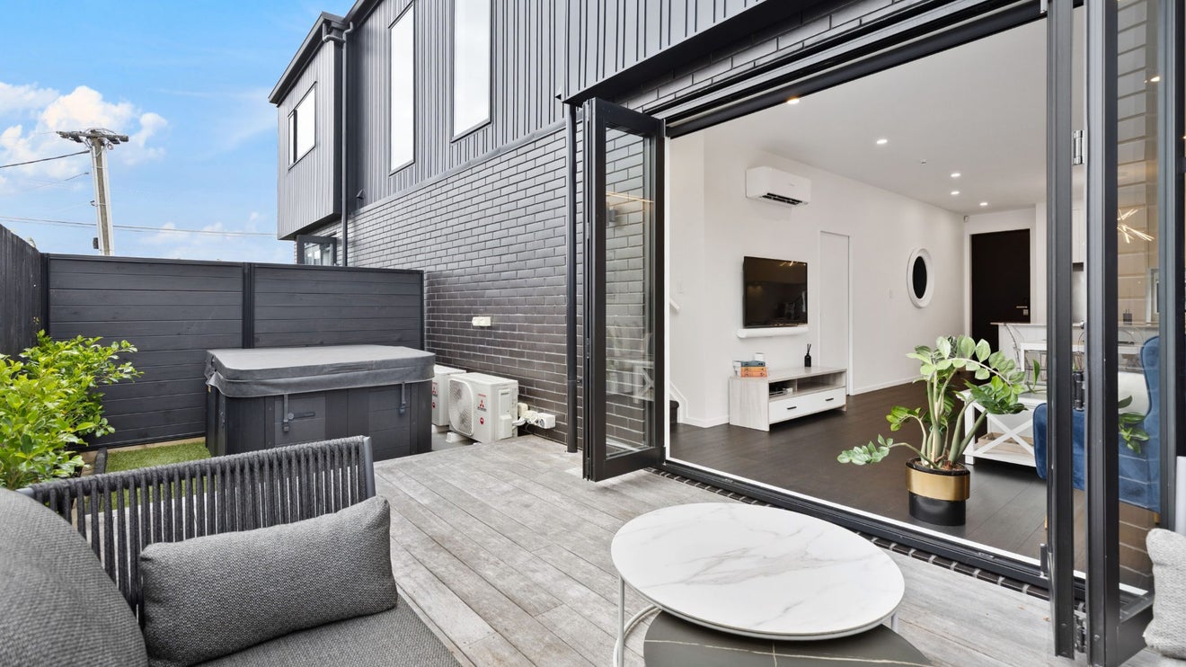 18B St Michaels Avenue, Point Chevalier, Auckland - Carousel 1
