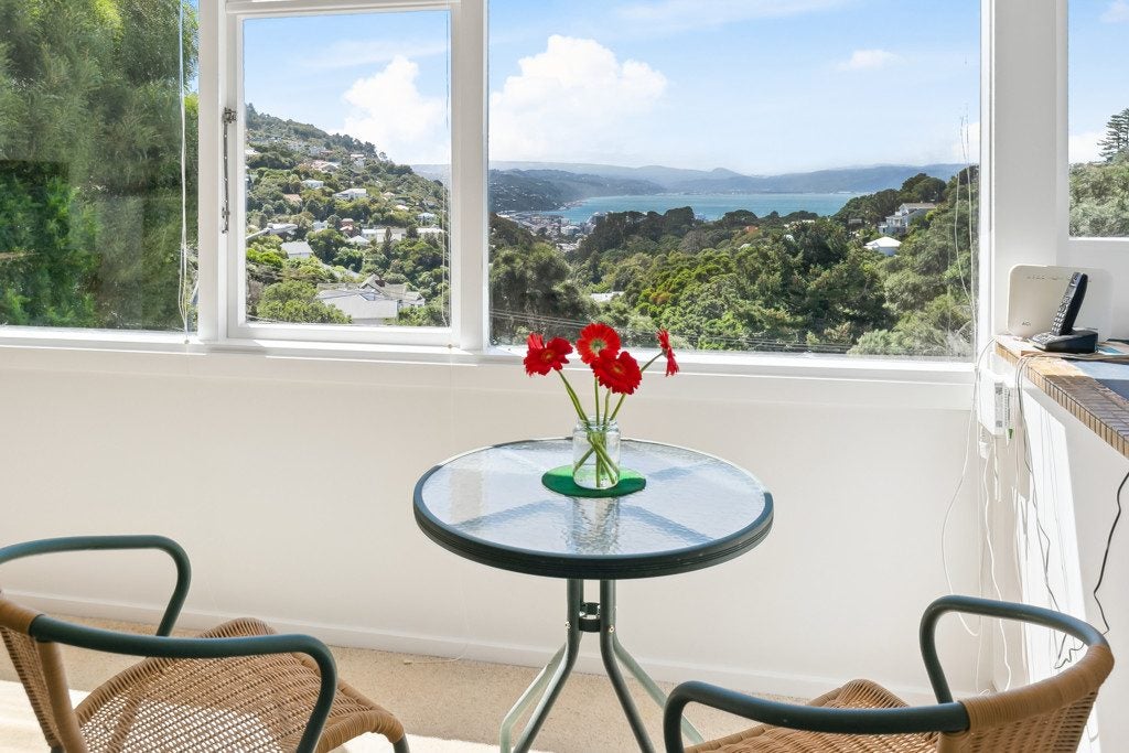 4 Raroa Road, Kelburn, Wellington - Carousel 1