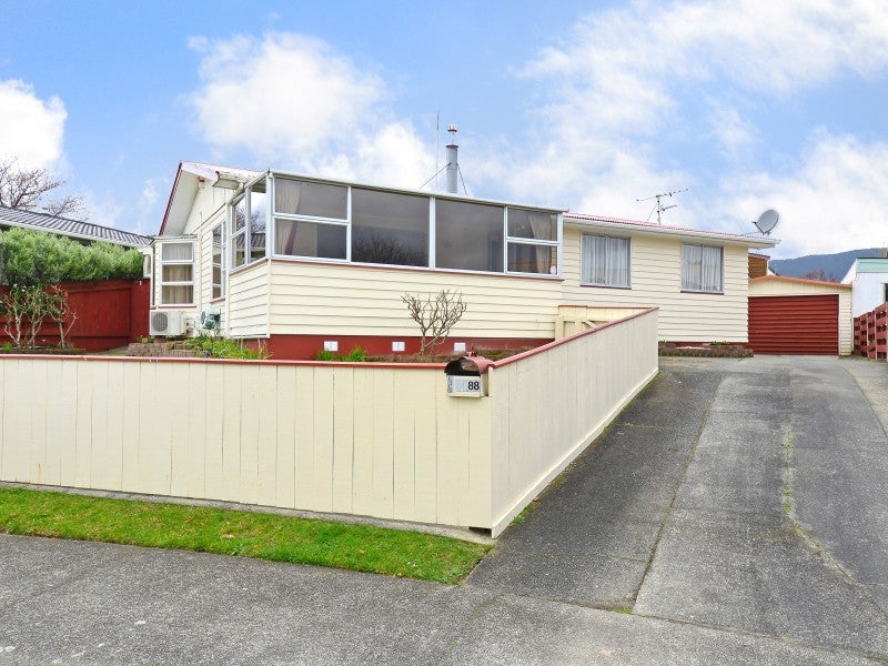 88 California Drive, Totara Park, Upper Hutt - Carousel 1