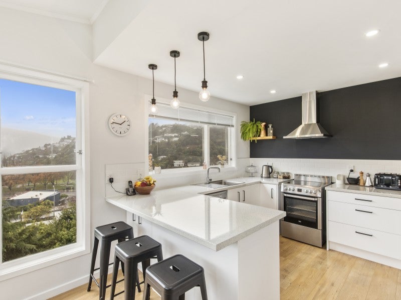 28 Holborn Drive, Stokes Valley, Lower Hutt - Carousel 2