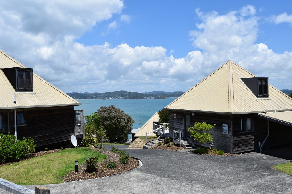 2 Te Maiki RISE, RUSSELL - Carousel 2