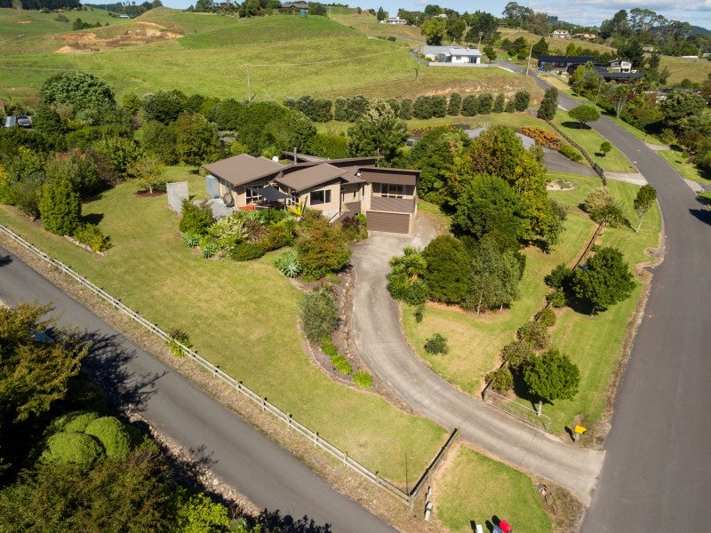8 Roger Guy Place, Welcome Bay, Tauranga - Carousel 2