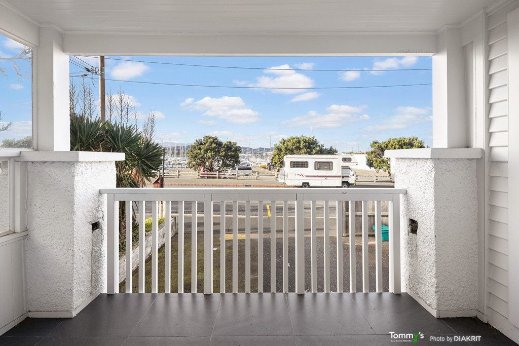 504 Evans Bay Parade, Hataitai, Wellington - Carousel 2