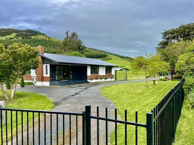 806 Outram-Mosgiel Road, Riverside, Outram - Carousel 1
