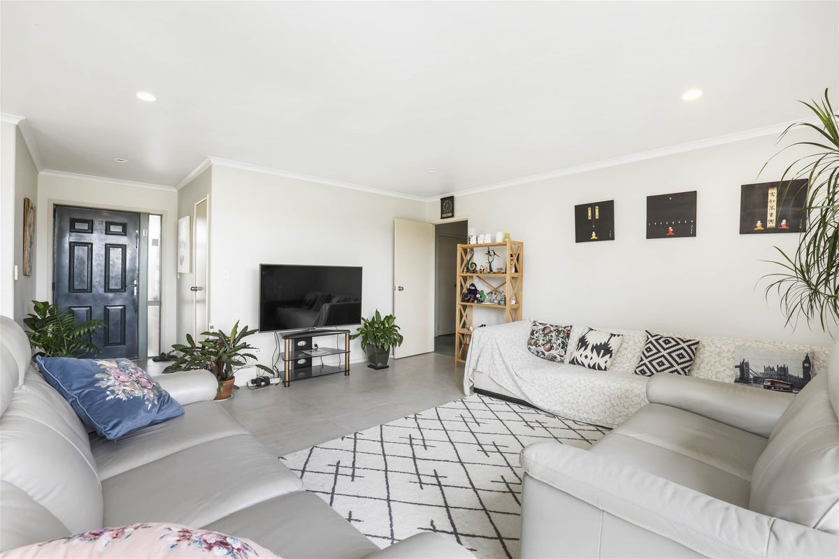 23 Nobleman Place, Hamilton East, Hamilton - Carousel 4