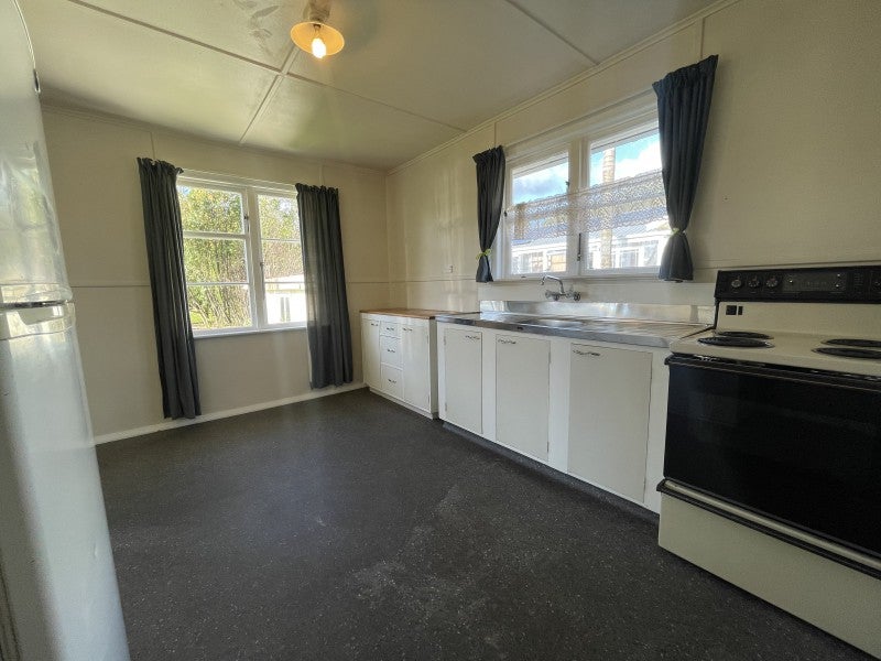 17 Stewart Street, Waimangaroa, Westport - Carousel 2