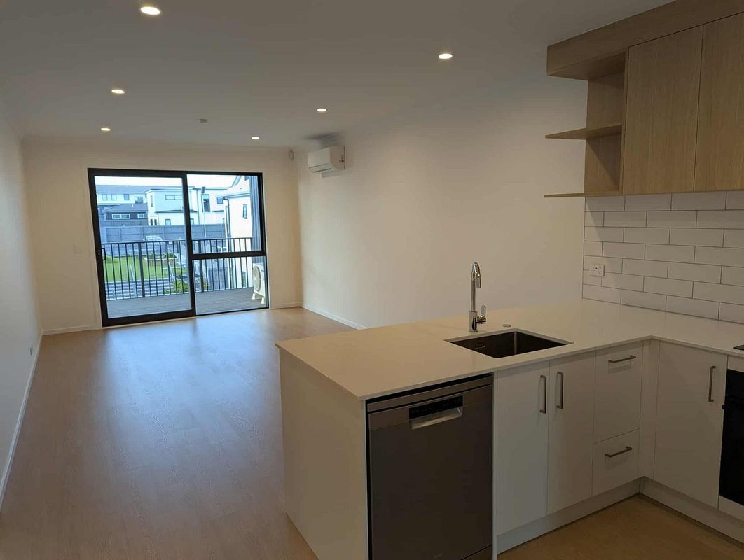 10/18 Rigby Drive, Whenuapai, Auckland - Carousel 2