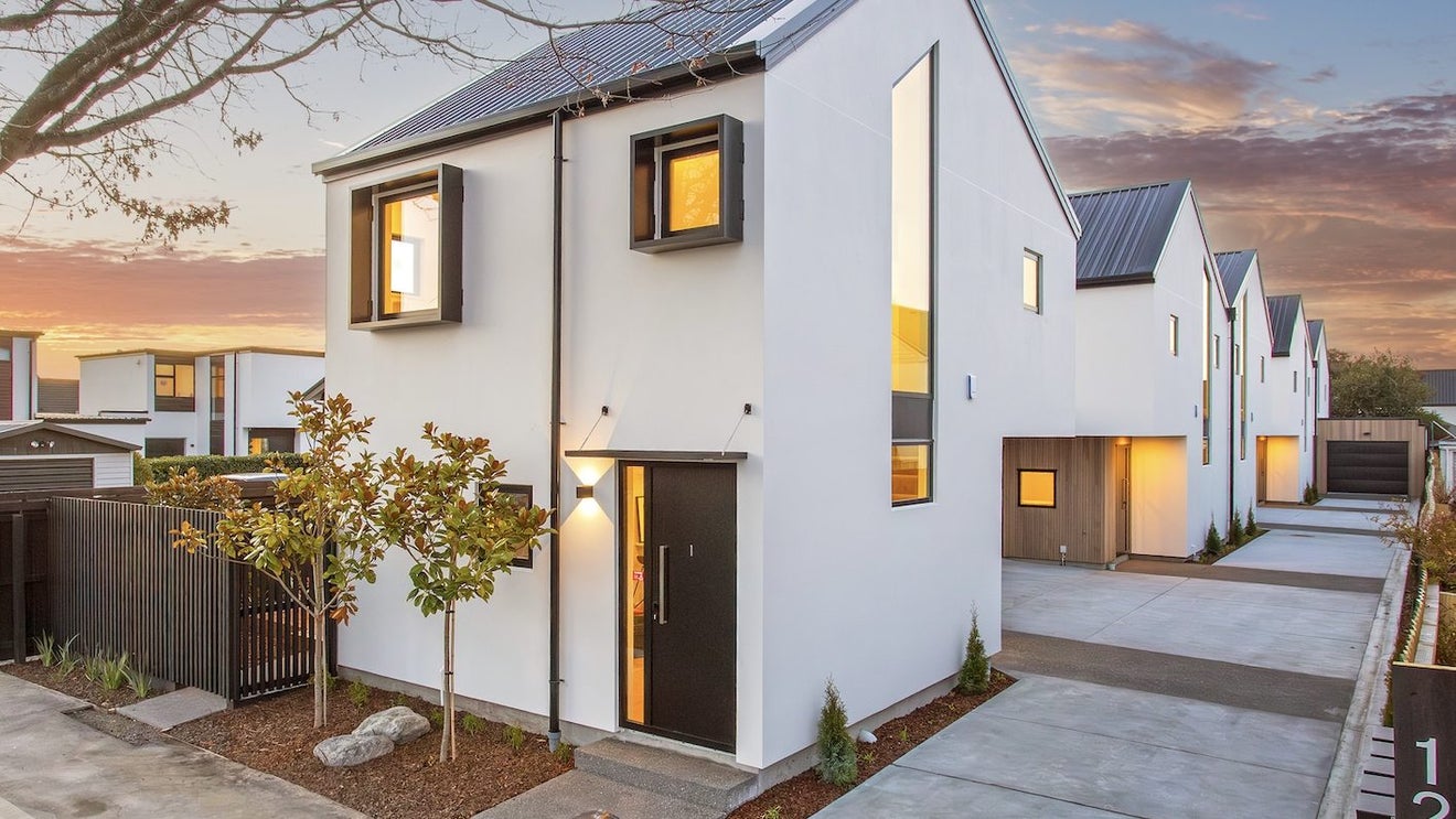 2/125 Canon Street, Edgeware, Christchurch - Carousel 1