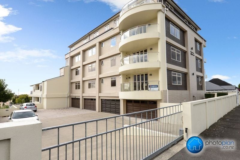 40D Thackeray Street, Hamilton Lake, Hamilton - Carousel 1