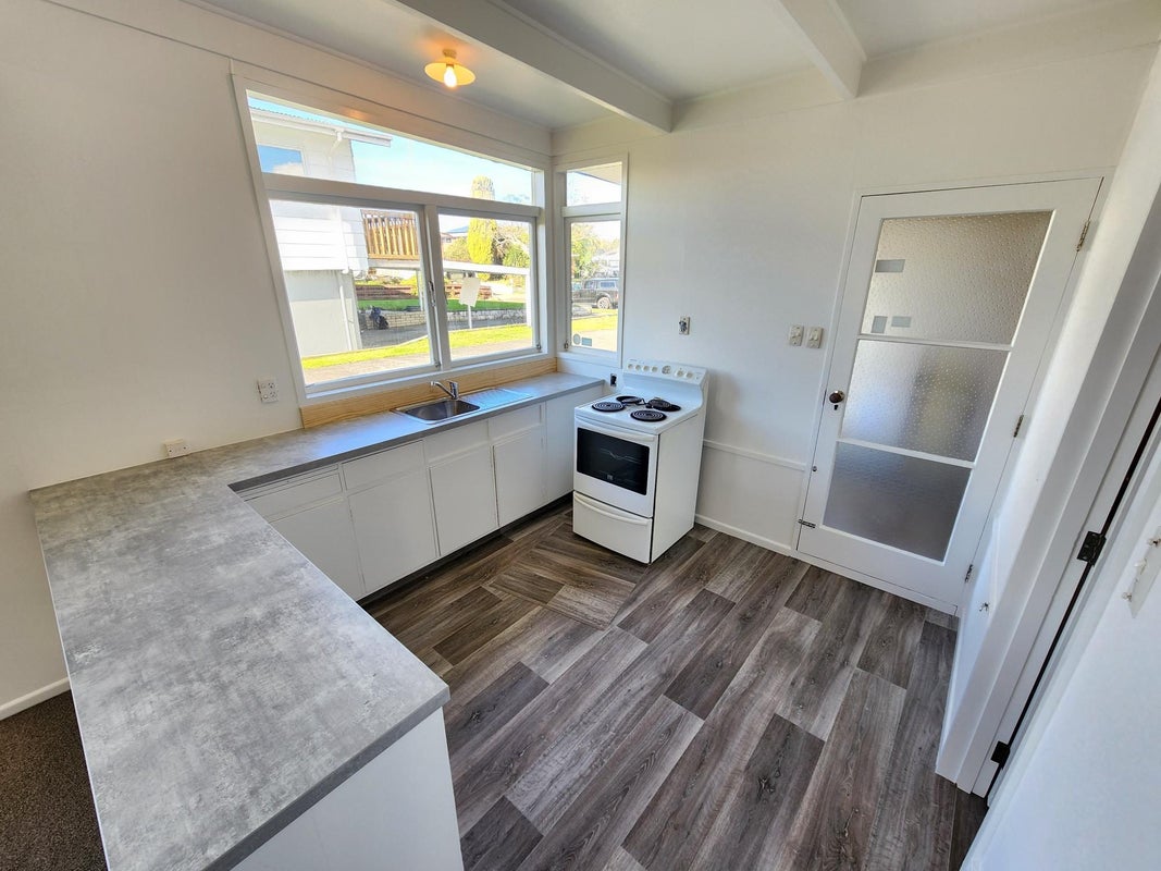6A Westhaven Grove, Takaro, Palmerston North - Carousel 2
