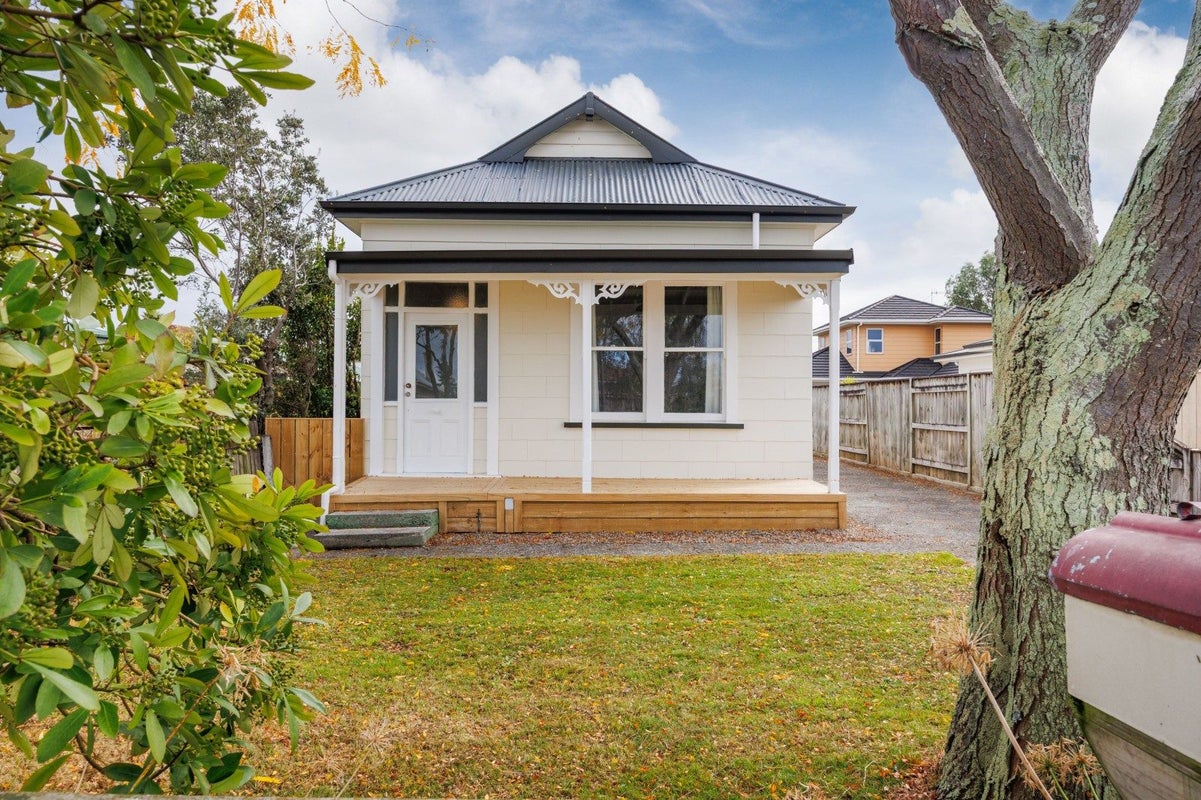 305 Featherston Street, Palmerston North, Palmerston North - Carousel 21