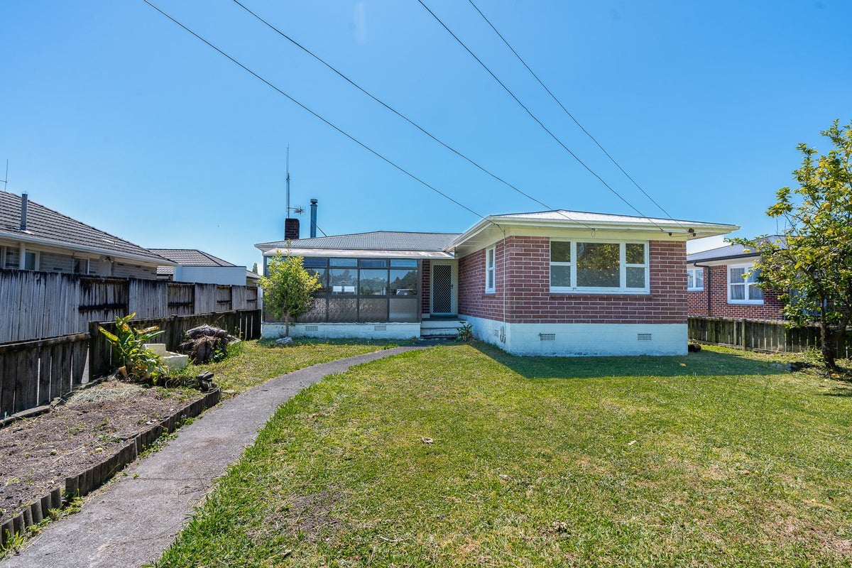 20 Fenwick Crescent, Hillcrest, Hamilton - Carousel 1