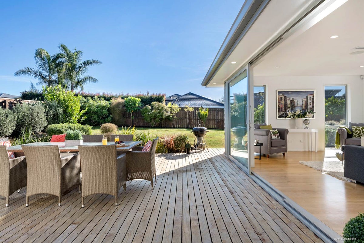 18 Weatherly Drive, Beachlands, Auckland - Carousel 2