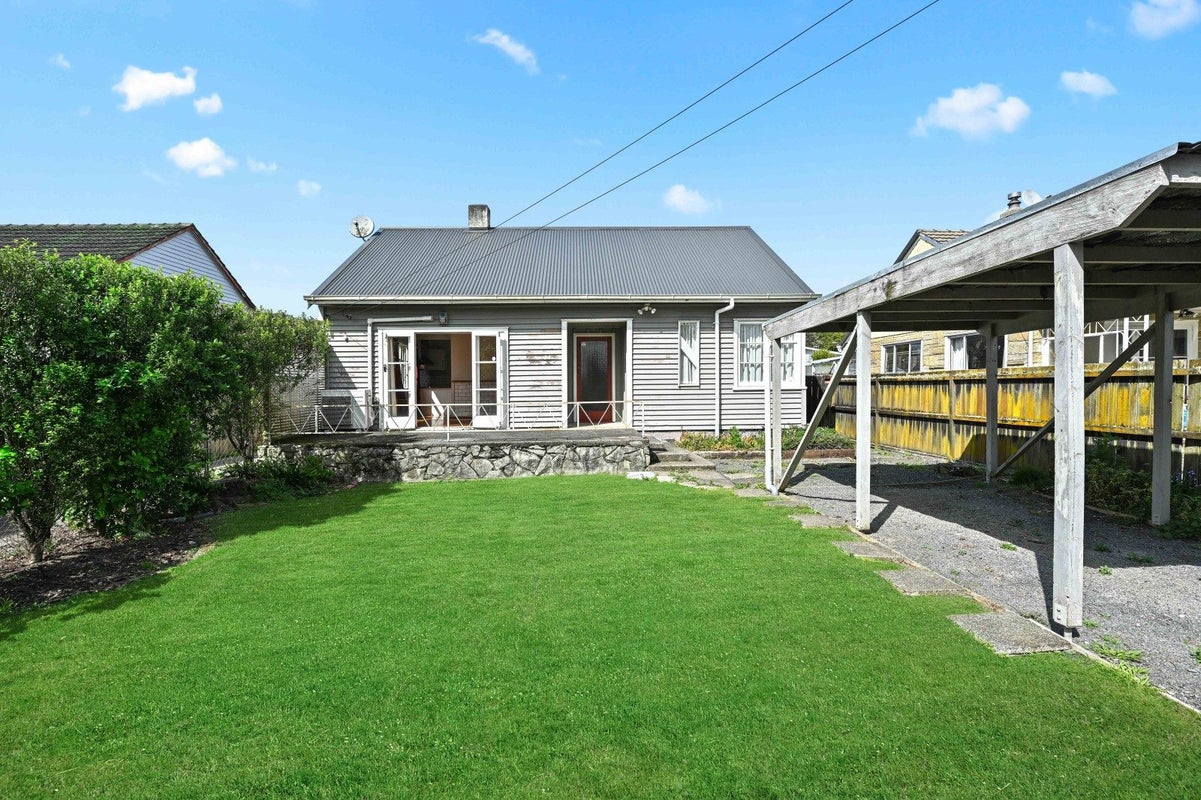 48 Claude Street, Fairfield, Hamilton - Carousel 1