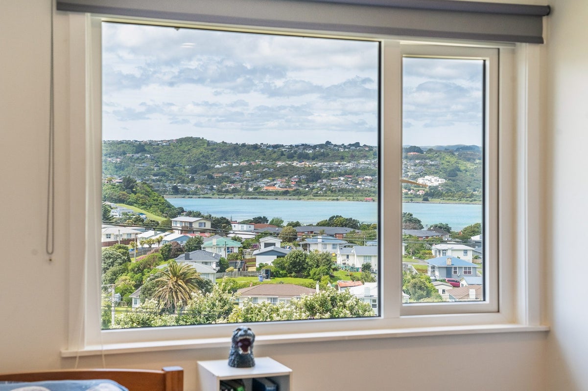 6 Piko Street, Titahi Bay, Porirua - Carousel 2