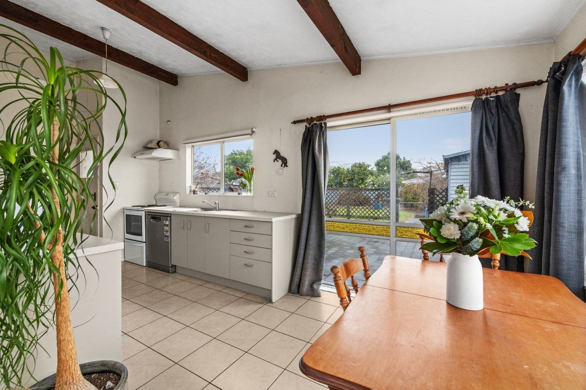 8 Jeffares Place, Taradale, Napier - Carousel 1