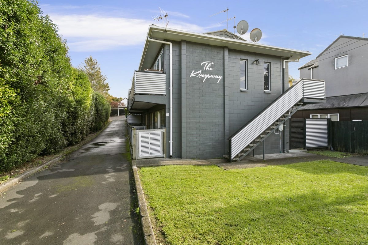 2/11 Kingsway Avenue, Sandringham, Auckland - Carousel 1