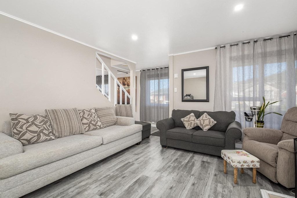 112 Rangituhi Crescent, Takapuwahia, Porirua - Carousel 2