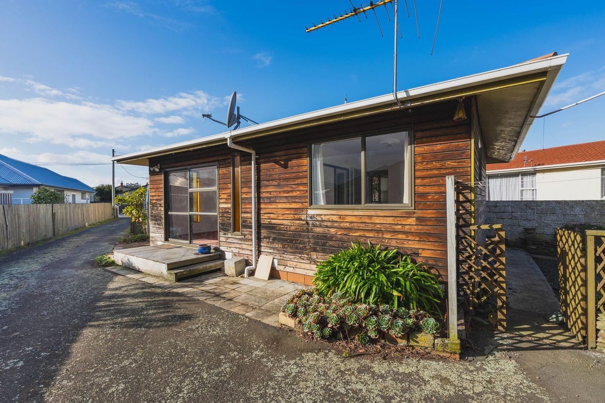 12A Begg Street, Saint Kilda, Dunedin - Carousel 2