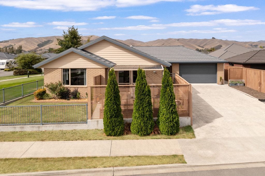 12 Korari Grove, Redwoodtown, Blenheim - Carousel 2