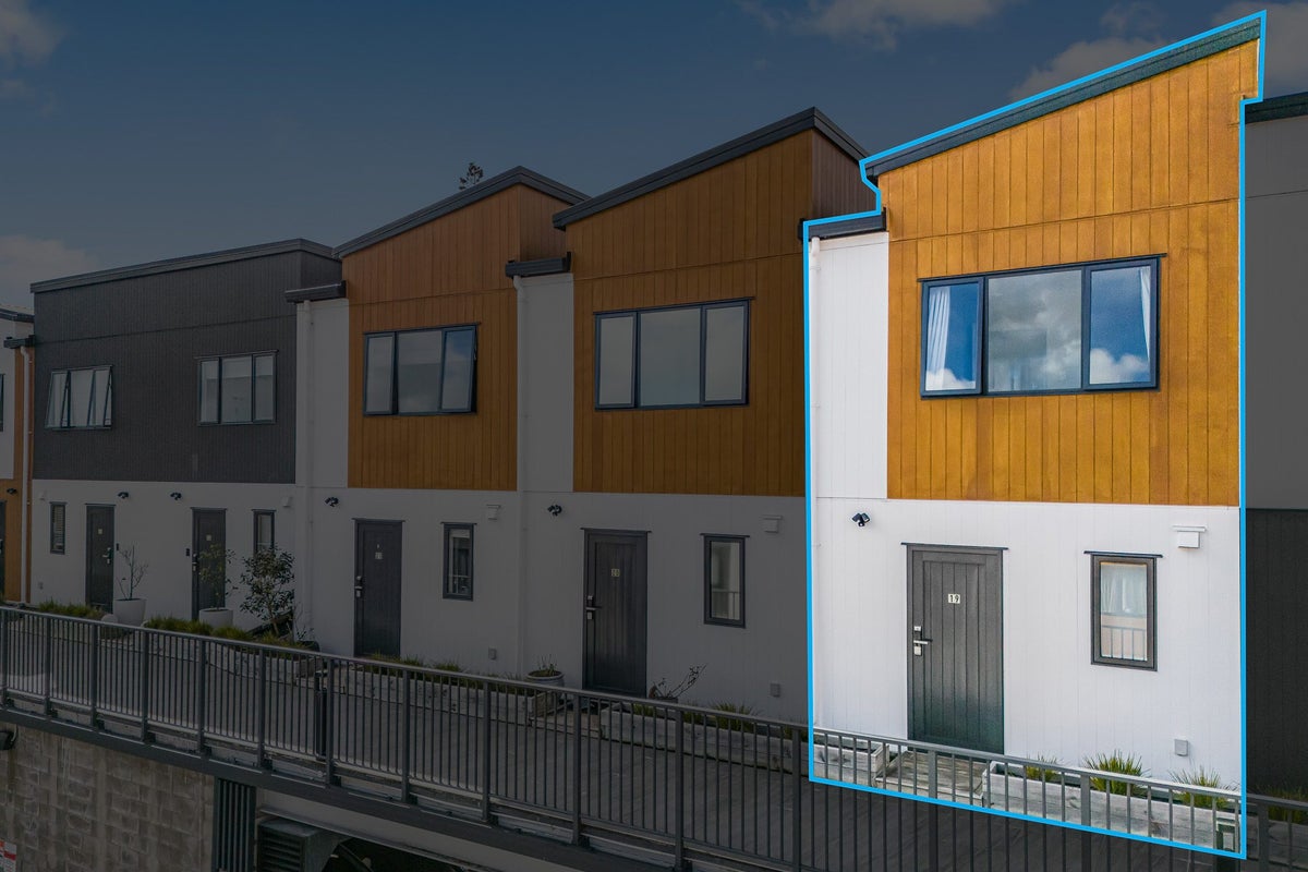 19/18 Hewlett Road, Massey, Auckland - Carousel 2