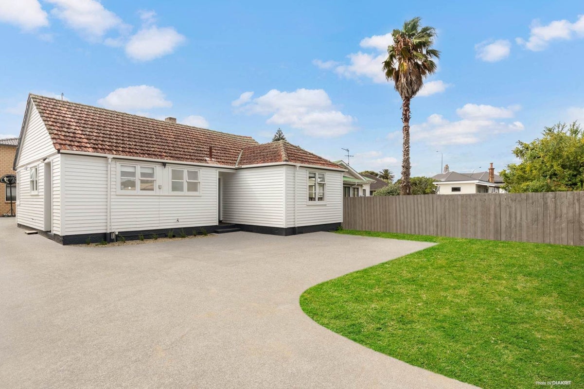 5 Ash Street, Avondale, Auckland - Carousel 1