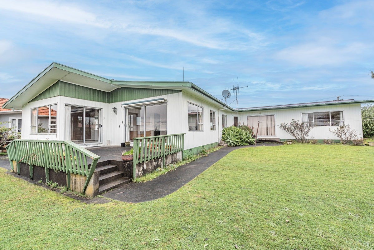 17 Stark Street, Durie Hill, Whanganui - Carousel 1