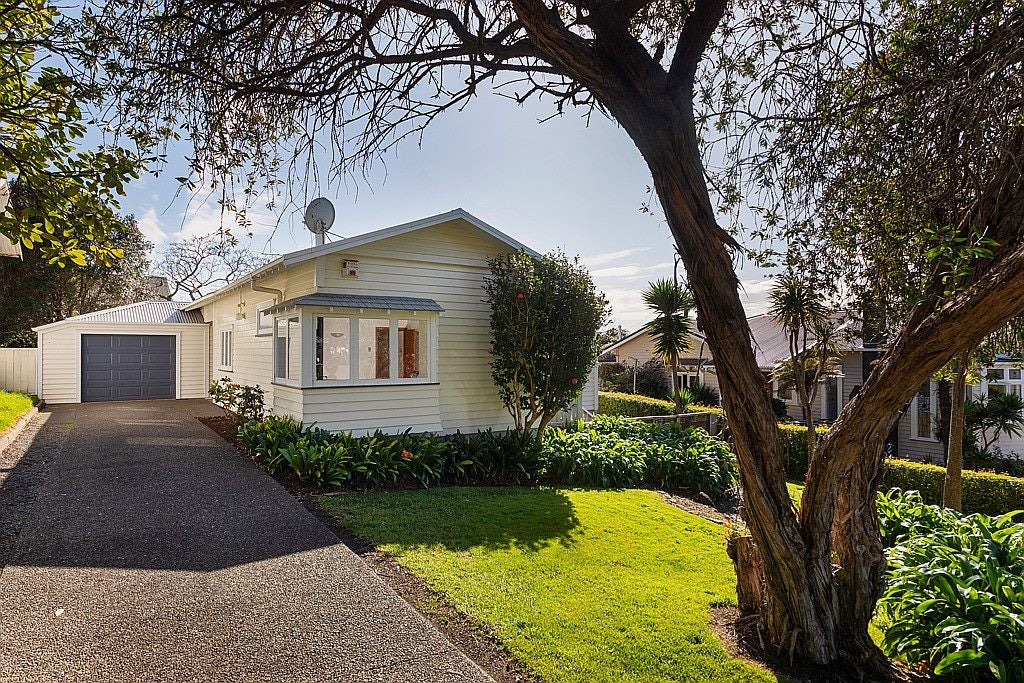 38 Seaview Terrace, Mount Albert, Auckland - Carousel 1
