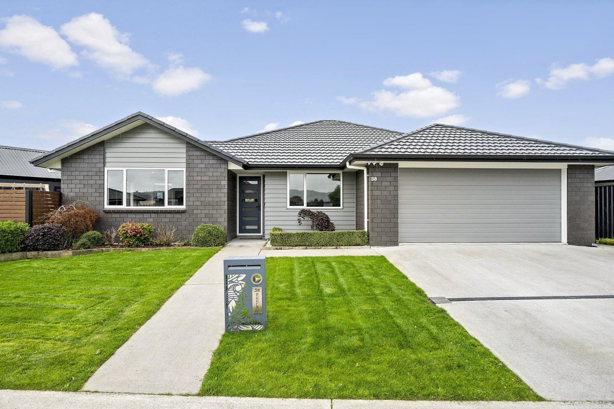 38 Buddle Road, Wallaceville, Upper Hutt - Carousel 1