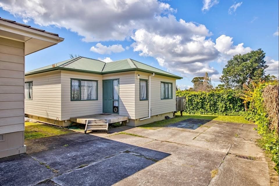 30 Sunline Avenue, Massey, Auckland - Carousel 2