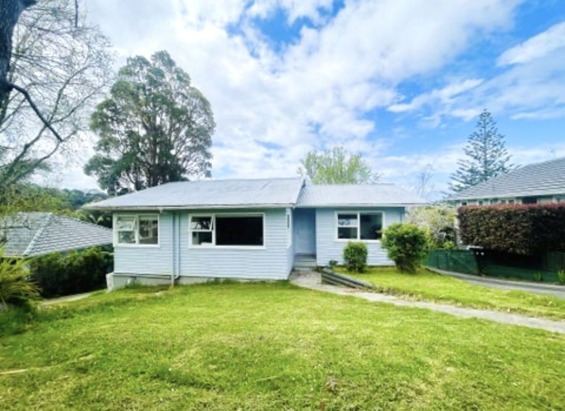 9 Dolbear Street, Titirangi, Auckland - Carousel 1