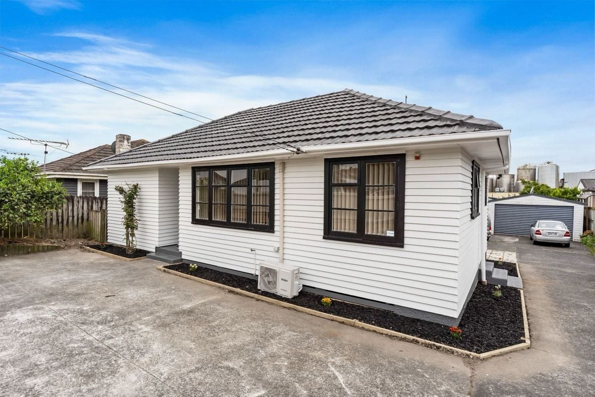 1/18 Plunket Avenue, Manukau Central, Auckland - Carousel 1