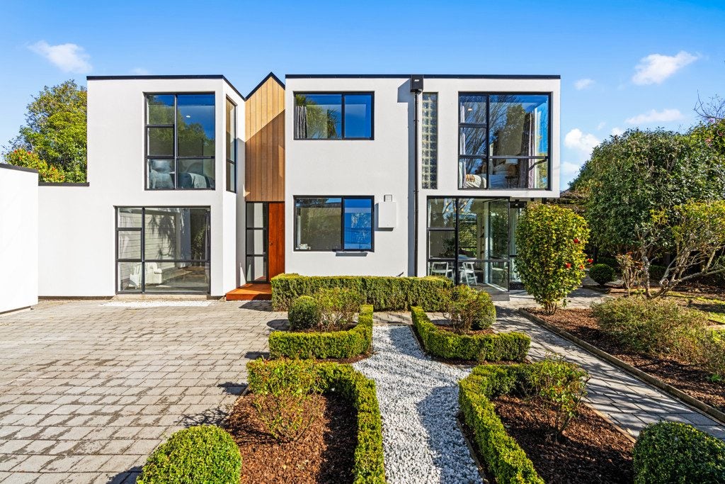 28 Hassals Lane, Waltham, Christchurch - Carousel 1