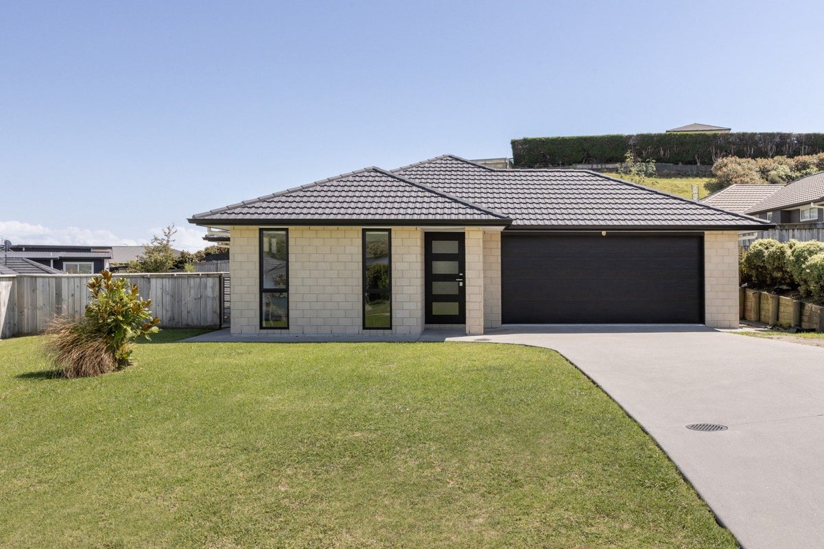 3 Antrim Glade, Welcome Bay, Tauranga - Carousel 1