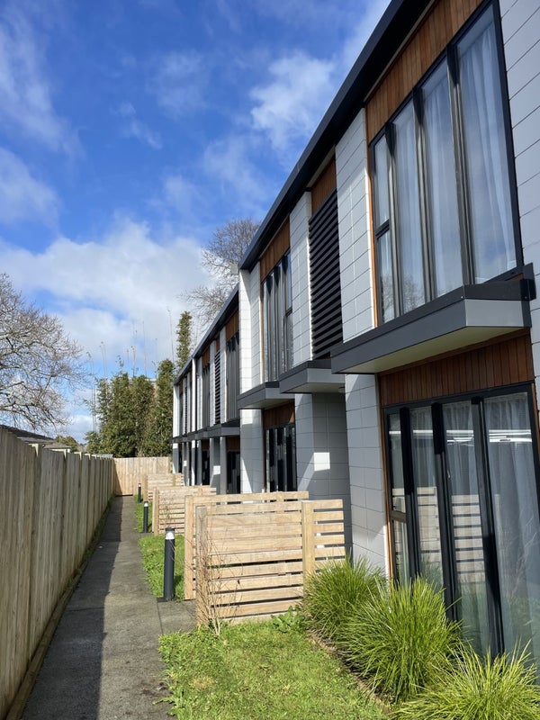 10/129 St George Street, Papatoetoe, Auckland - Carousel 2