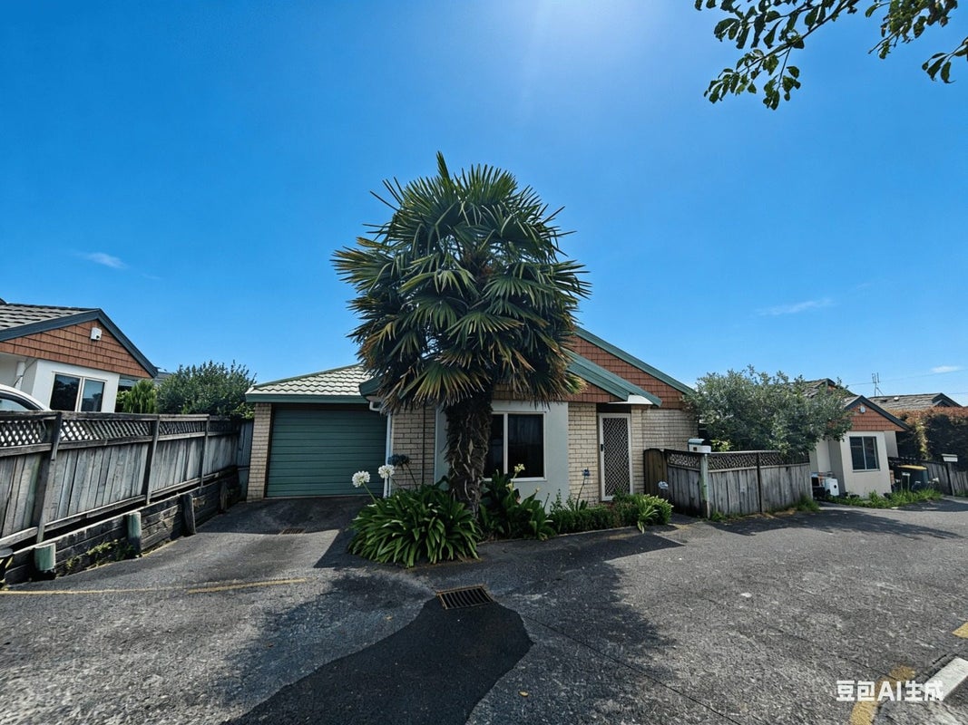 6/520 Don Buck Road, Westgate, Auckland - Carousel 2