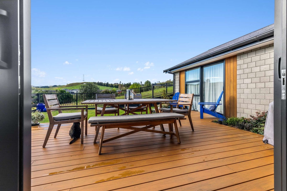 30 Hayward Place, Ohauiti, Tauranga - Carousel 1