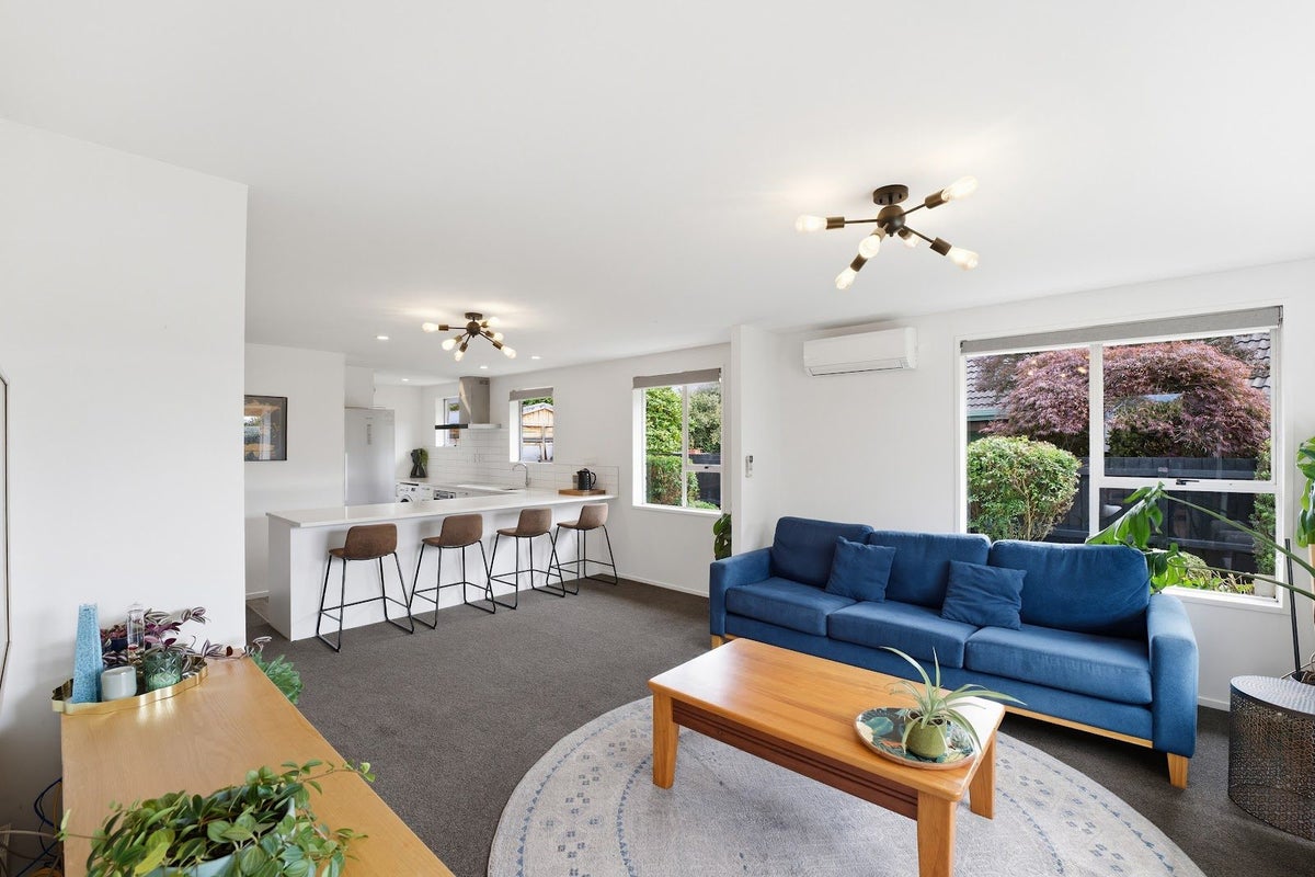 2/17B Prestons Road, Redwood, Christchurch - Carousel 2
